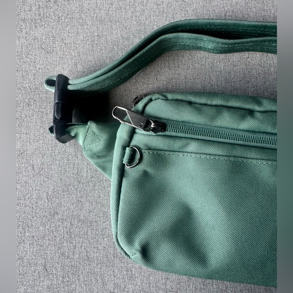 Open Story Anti Theft Green Crossbody Fanny Pack Travel Bag - Picture 6 of 8